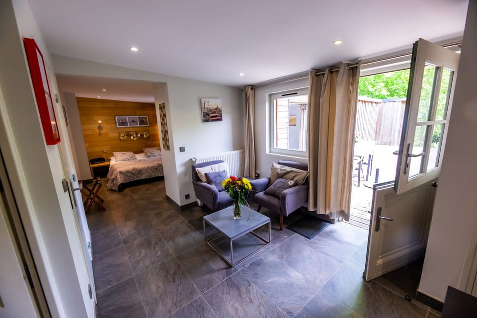 Eden spa suite with private jacuzzi | Premium bedding, individually decorated, individually furnished