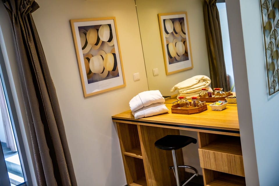Eden spa suite with private jacuzzi | Premium bedding, minibar, individually decorated, individually furnished