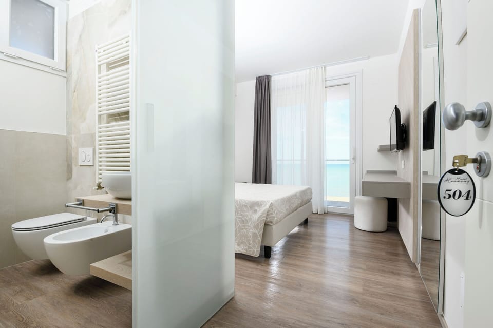- Camera Matrimoniale Prestige Fronte Mare | In-room safe, desk, laptop workspace, WiFi (free)