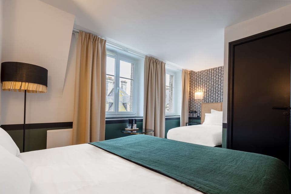 Triple Room | Desk, soundproofing, free WiFi, bed sheets