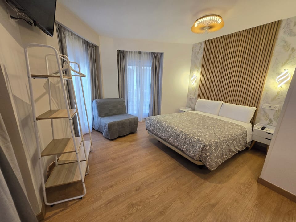 Studio | Blackout drapes, free WiFi, bed sheets