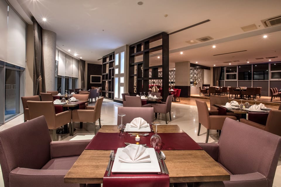 4 restaurants, breakfast, lunch, dinner served; international cuisine