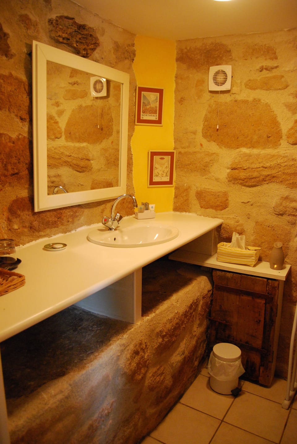 Comfort Double Room | Bathroom | Combined shower/tub, free toiletries, hair dryer, towels