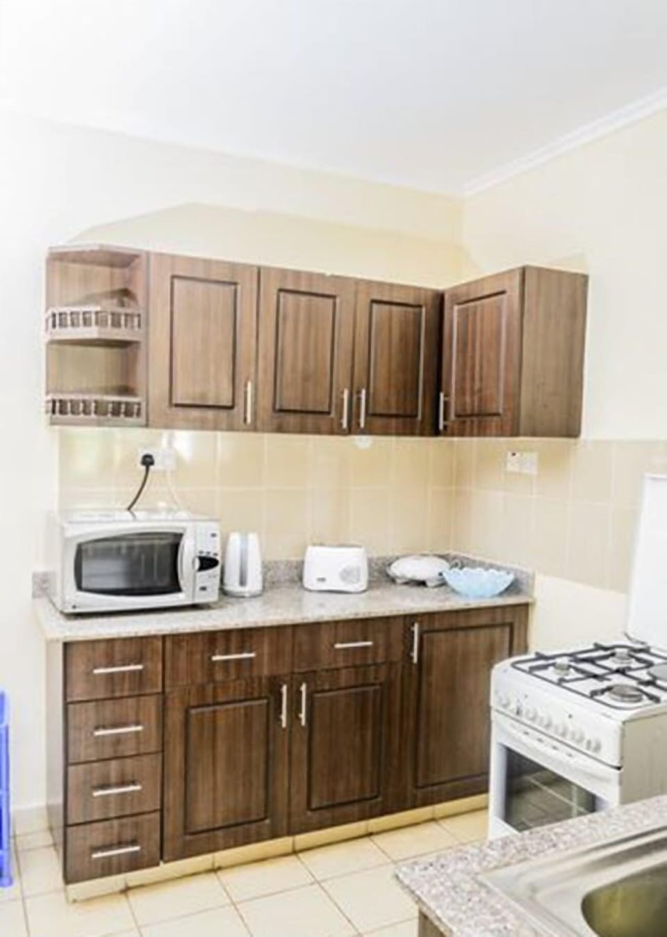 Deluxe House | Private kitchen | Fridge, microwave, oven, stovetop