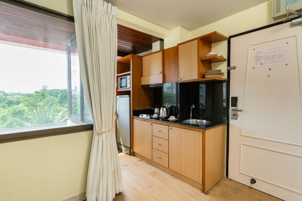 Family Suite | Private kitchen | Fridge, microwave