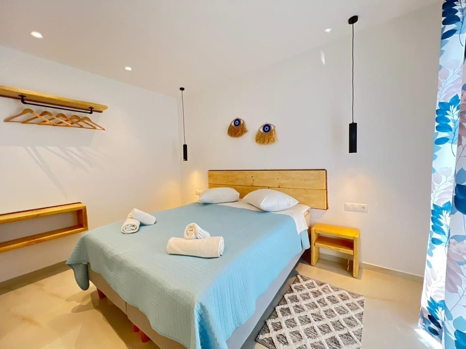 Traditional Double Room, 1 Bedroom | In-room safe, soundproofing, free WiFi, bed sheets