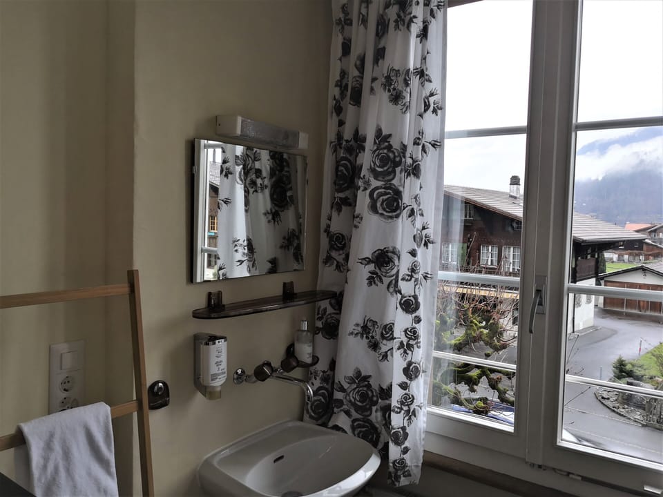 Economy Single Room, 1 Twin Bed, Bathtub, Mountain View | Free WiFi, bed sheets