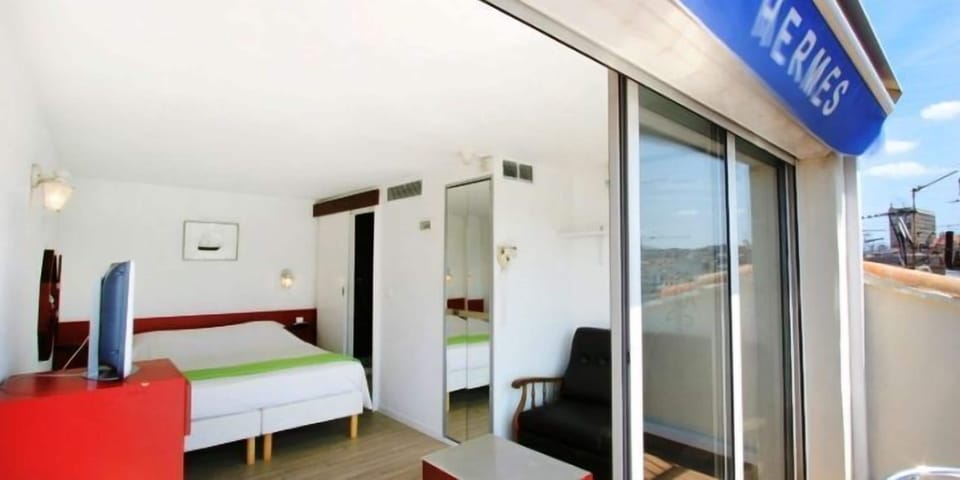 Premium bedding, in-room safe, soundproofing, free WiFi