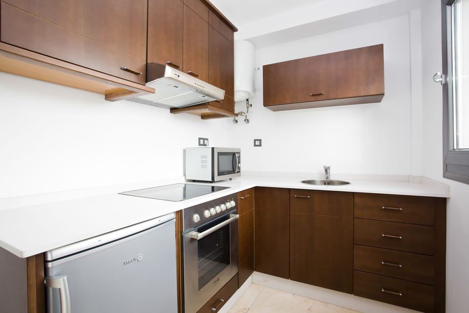 Fridge, microwave