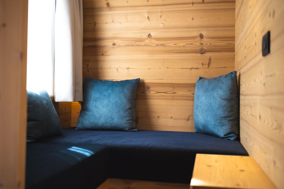 Altru | Frette Italian sheets, premium bedding, down comforters