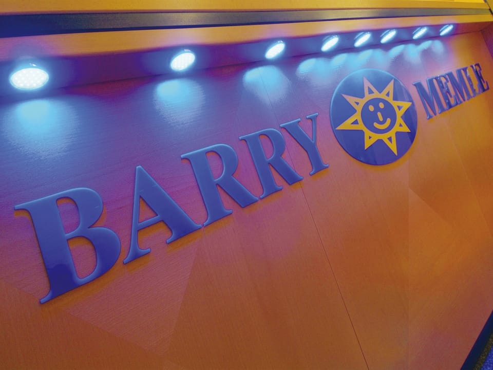 Check-in/check-out kiosk