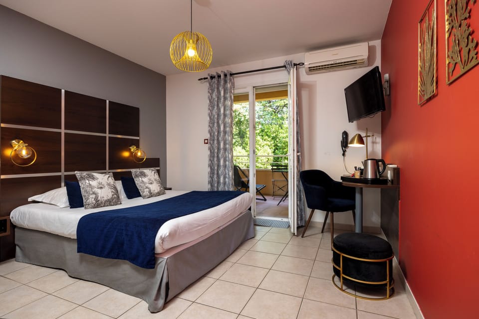 Comfort Double Room, Accessible | Premium bedding, desk, soundproofing, iron/ironing board