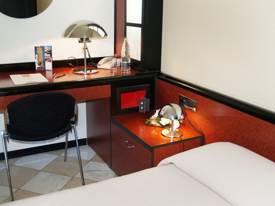 Minibar, desk, soundproofing, free WiFi