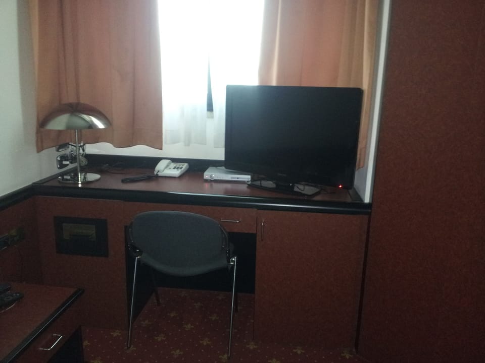 Minibar, desk, soundproofing, free WiFi