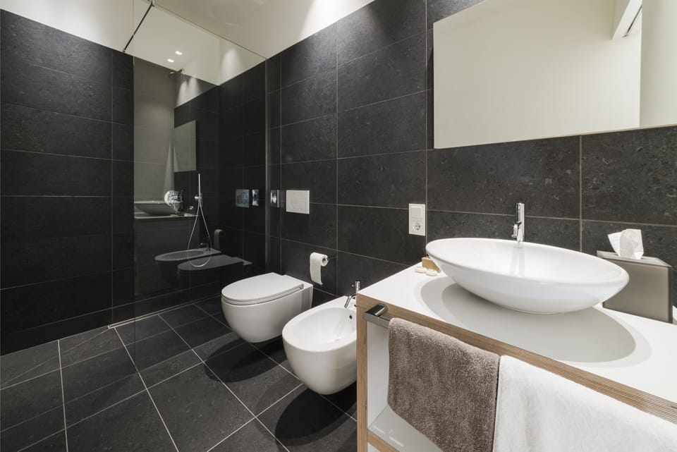 Superior Double Room, 1 Bedroom, Mountainside | Bathroom | Shower, hair dryer, bidet, towels