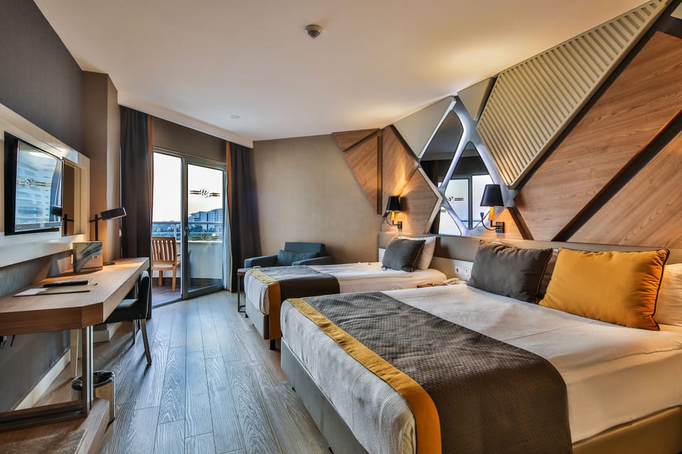 Double Room, Sea View | Minibar, in-room safe, desk, free WiFi