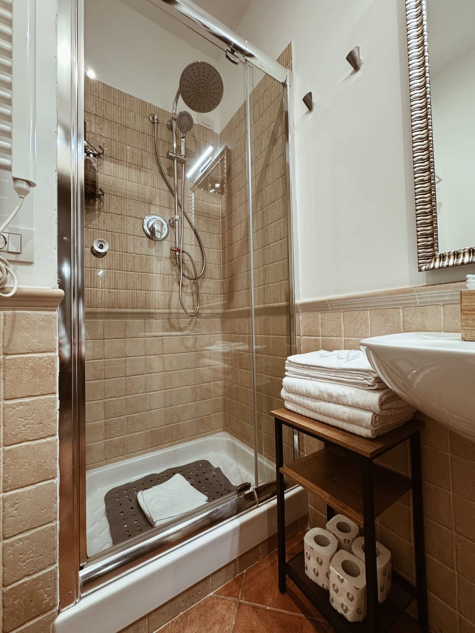Triple Economy | Bathroom | Shower, rainfall showerhead, free toiletries, hair dryer