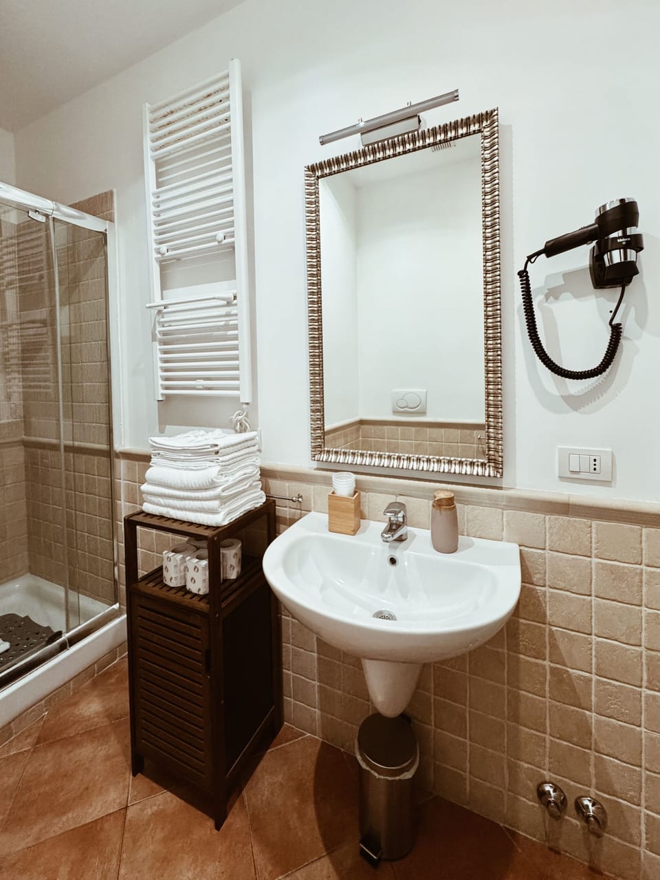 Executive Room | Bathroom | Shower, rainfall showerhead, free toiletries, hair dryer