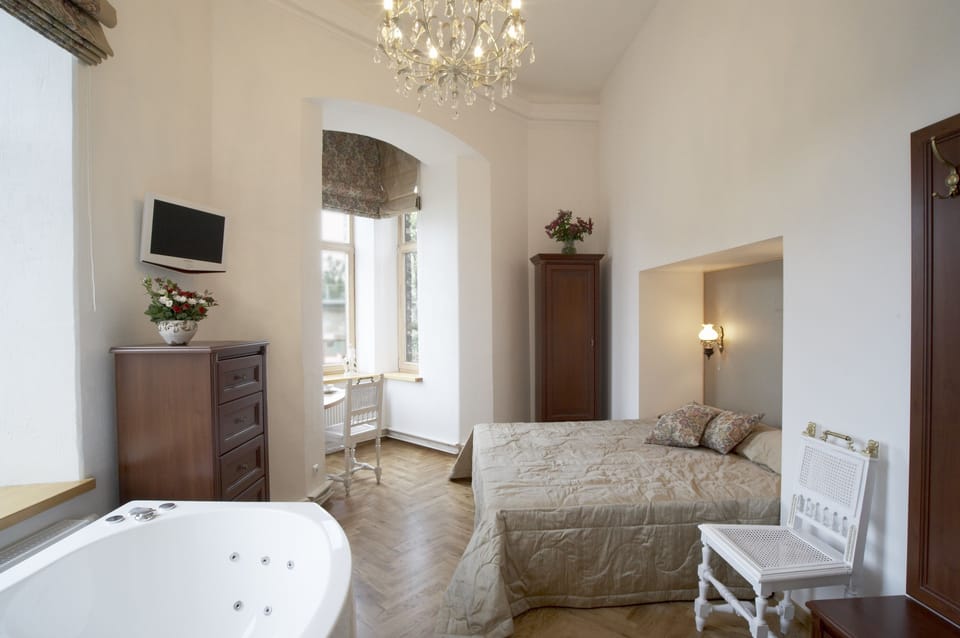 Superior Double Room | Iron/ironing board, free WiFi, bed sheets