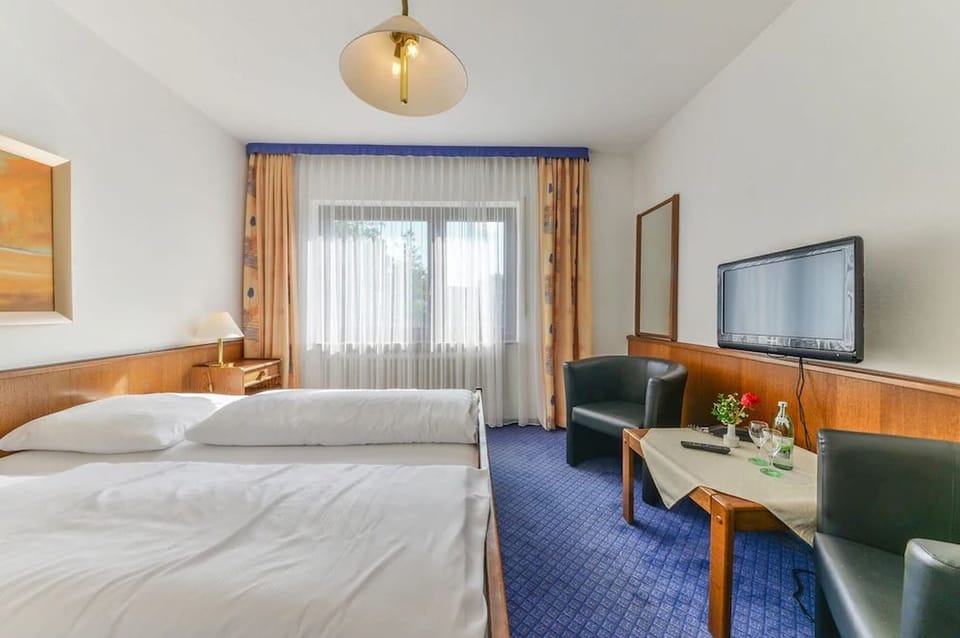 Premium bedding, individually decorated, blackout drapes, WiFi