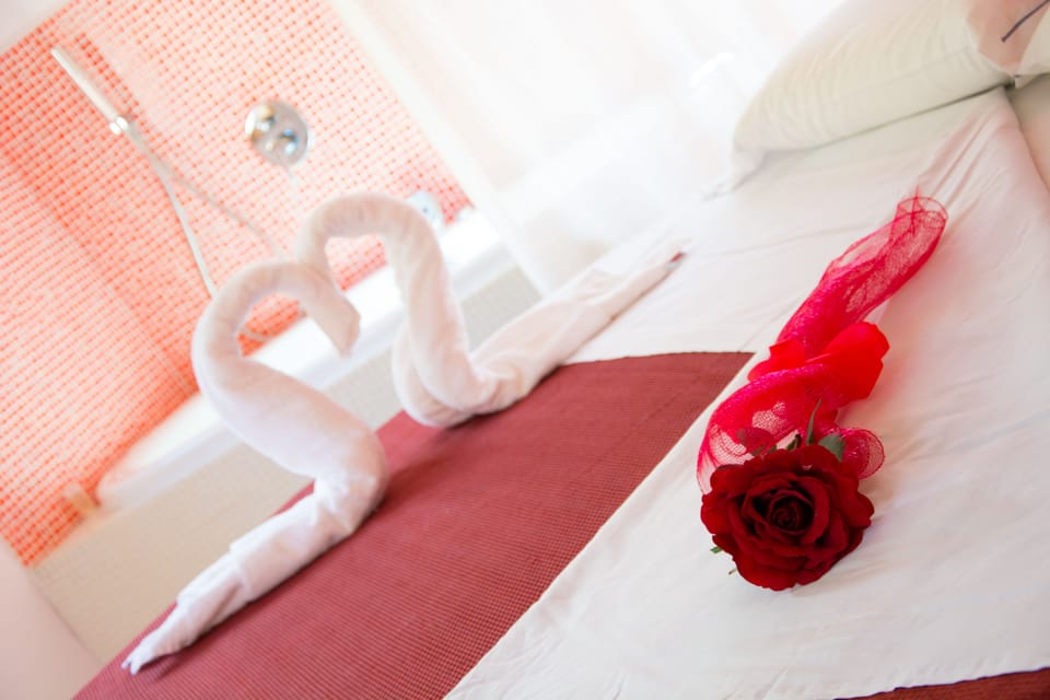 Deluxe Room, 1 Double Bed, Hot Tub | Minibar, desk, soundproofing, iron/ironing board