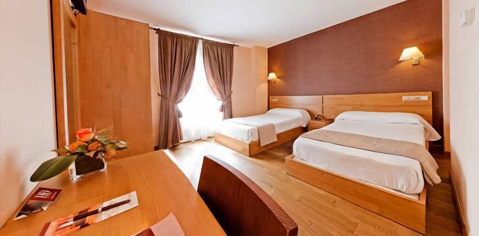 Single Room | In-room safe, desk, soundproofing, free WiFi