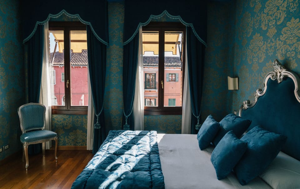 Deluxe Double Room with Canal View  | Minibar, in-room safe, desk, soundproofing