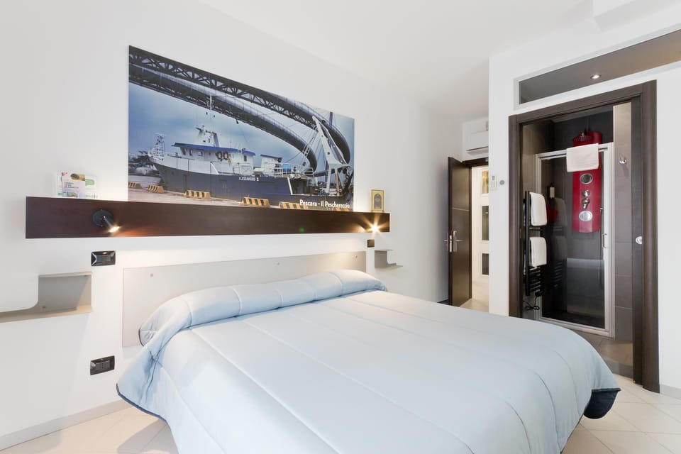 Minibar, in-room safe, individually decorated, individually furnished
