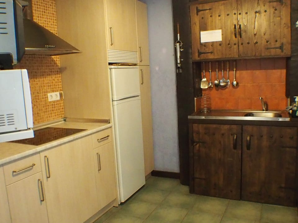 Shared fridge, microwave, espresso maker, coffee/tea maker