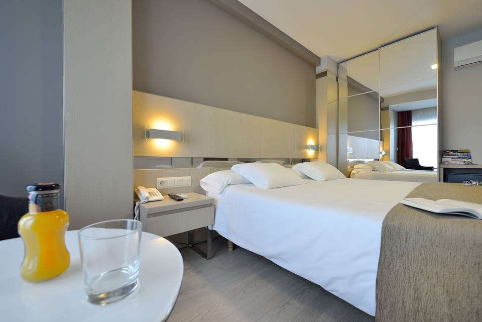 Double Room | Minibar, desk, free WiFi, bed sheets