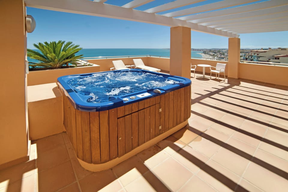 Private spa tub