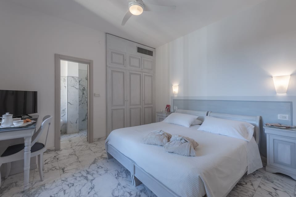 Down comforters, pillowtop beds, minibar, in-room safe