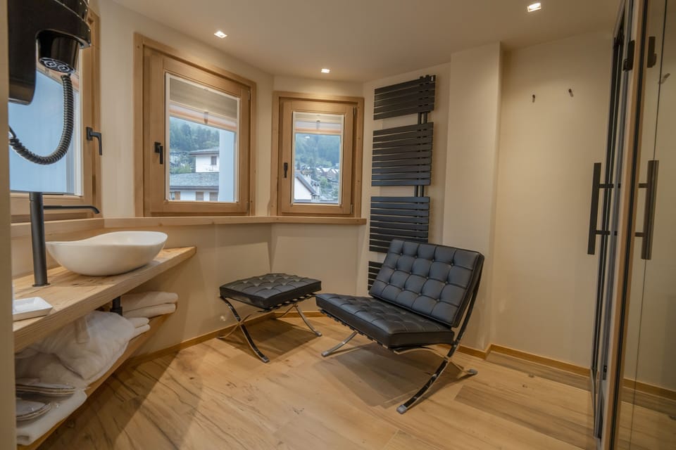 Junior Suite, Sauna | Bathroom | Hair dryer, slippers, bidet, towels