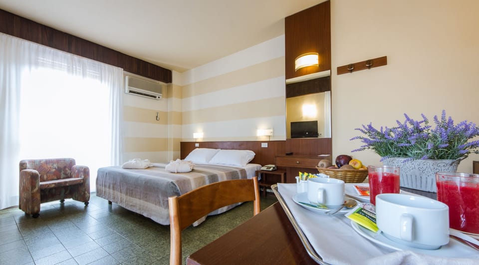 Superior Double Room | In-room safe, desk, free WiFi, bed sheets
