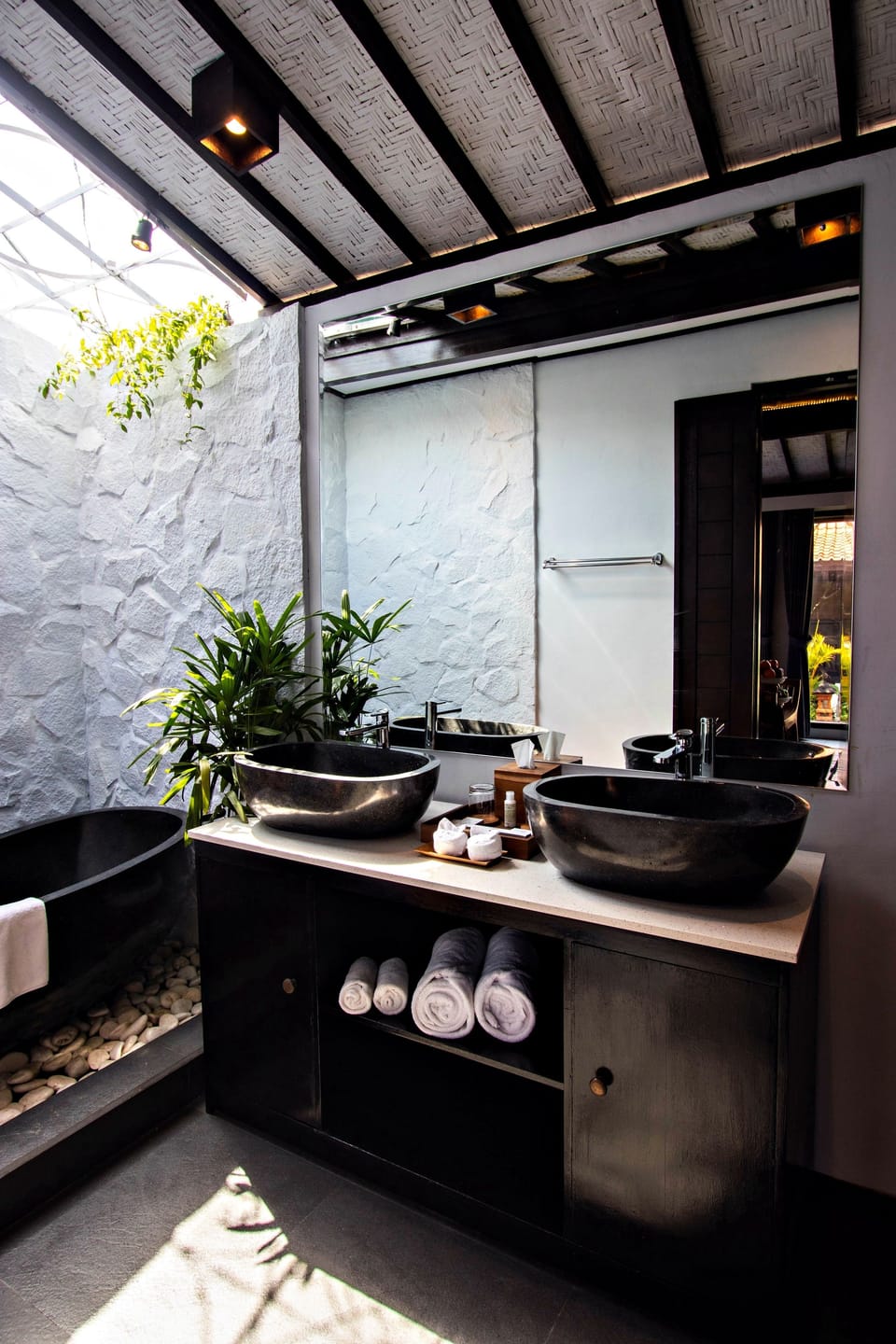 Grand Villa | Bathroom sink