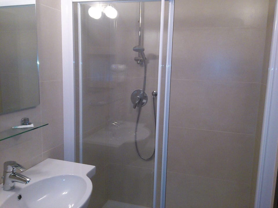 Quadruple Room | Bathroom | Free toiletries, hair dryer, towels