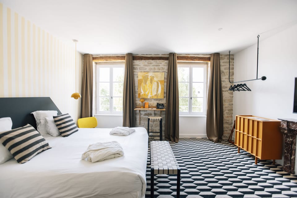 Comfort Room | Minibar, in-room safe, individually decorated, individually furnished