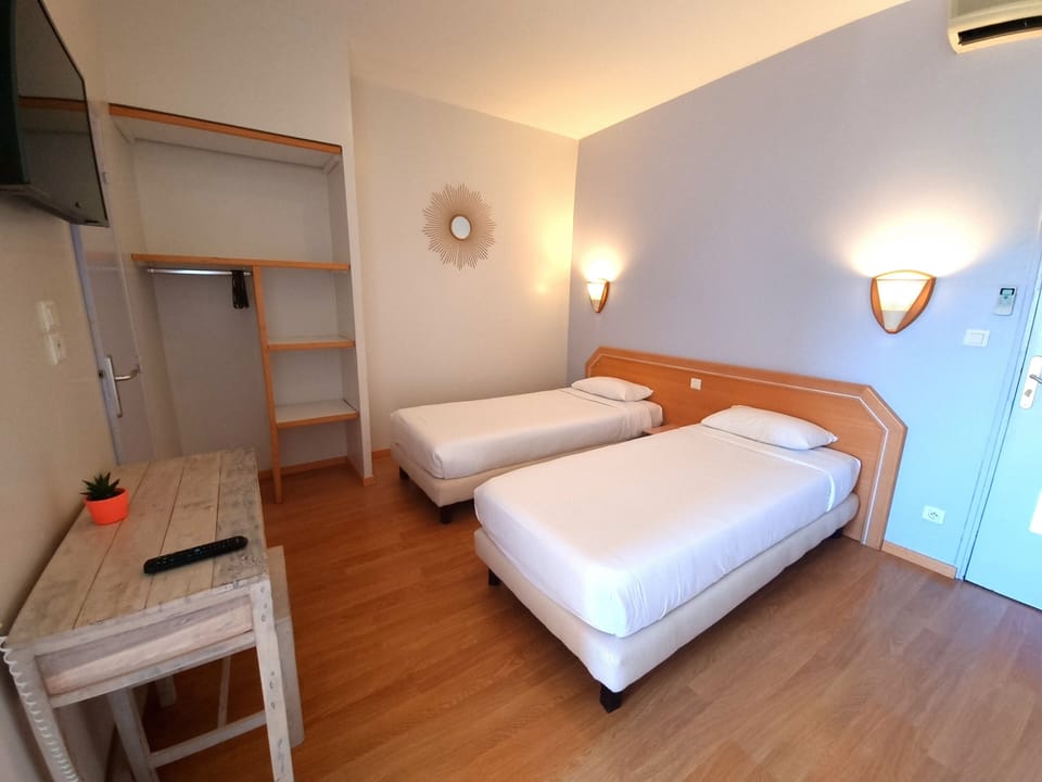 Superior Twin Room, Private Bathroom, Sea View