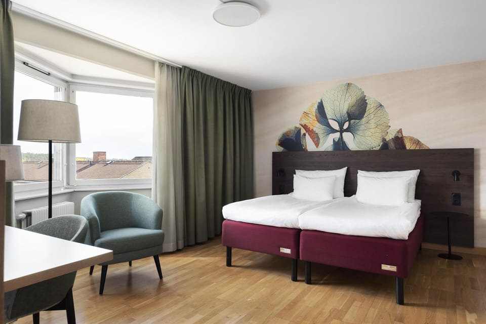 Superior Room, 1 King Bed, Non Smoking | Desk, laptop workspace, blackout drapes, free cribs/infant beds