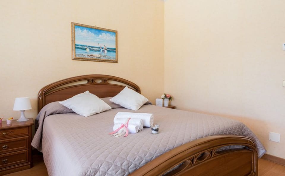 Double Room | 1 bedroom, cribs (surcharge), WiFi (free), bed sheets