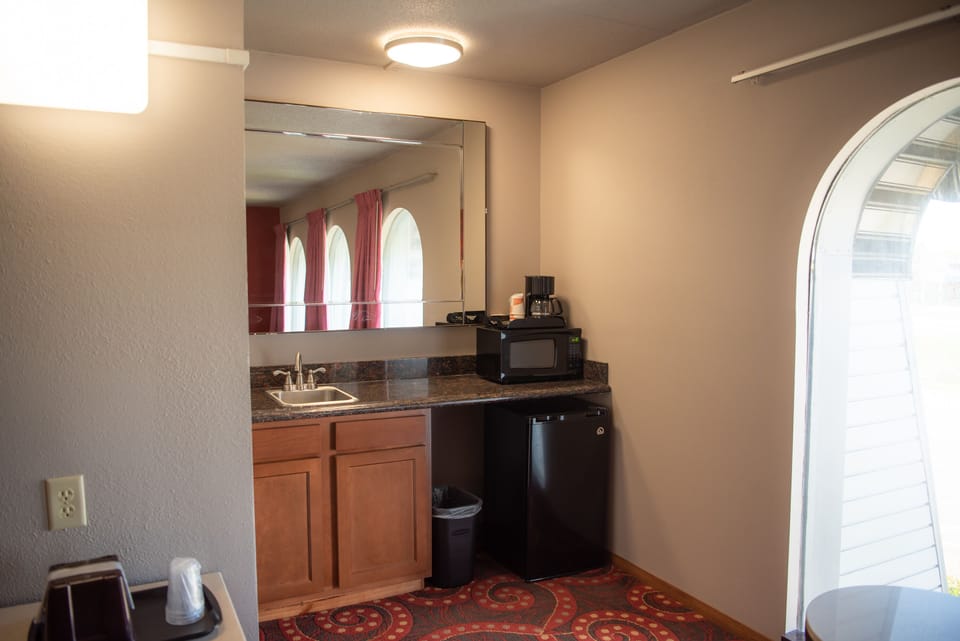 Pillowtop beds, individually decorated, desk, iron/ironing board