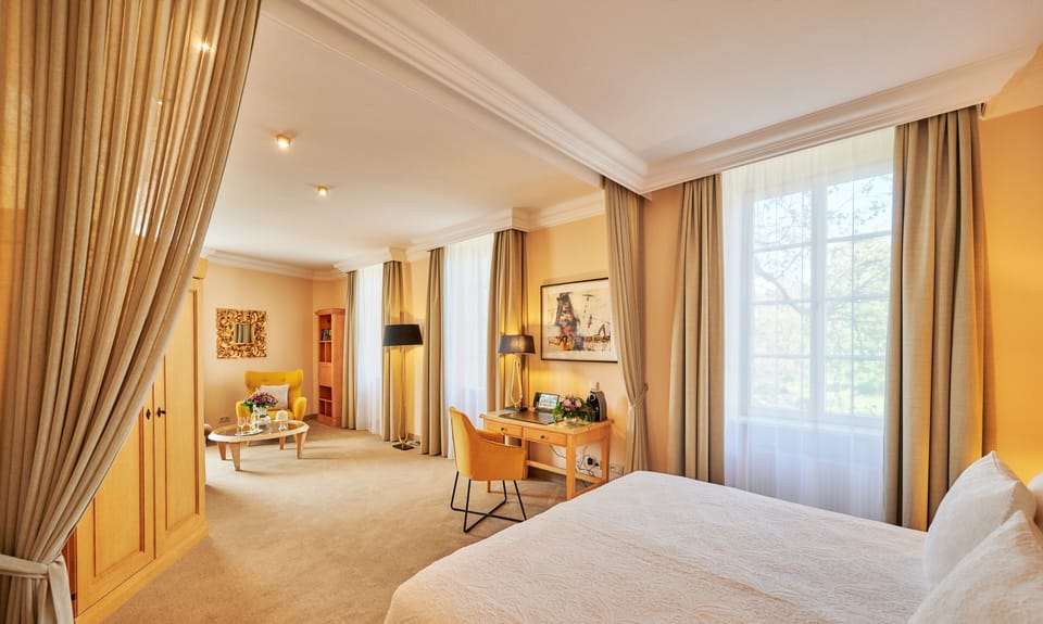 Junior Suite | Hypo-allergenic bedding available, in-room safe, desk, soundproofing