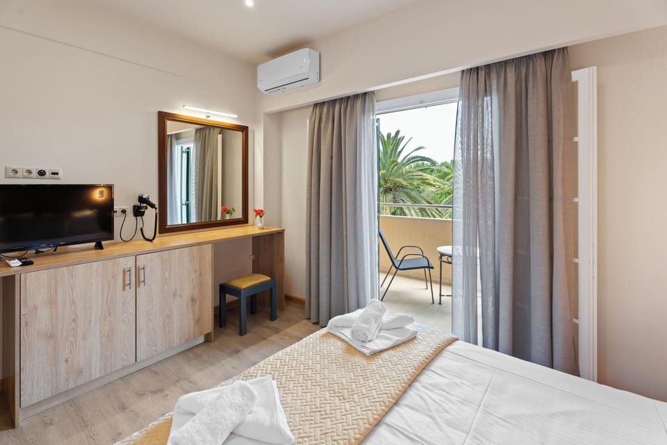 Superior Double or Twin Room | In-room safe, desk, blackout drapes, soundproofing
