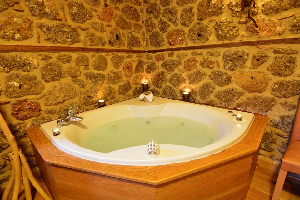 Suite, Hot Tub | Jetted tub