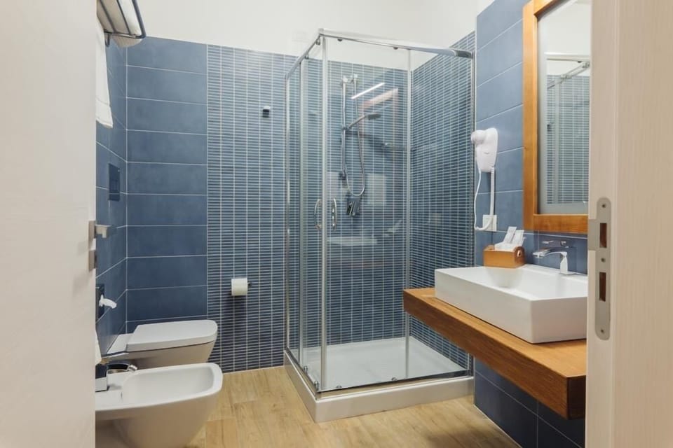 Classic Double or Twin Room, 1 Bedroom | Bathroom | Shower, free toiletries, hair dryer, bathrobes