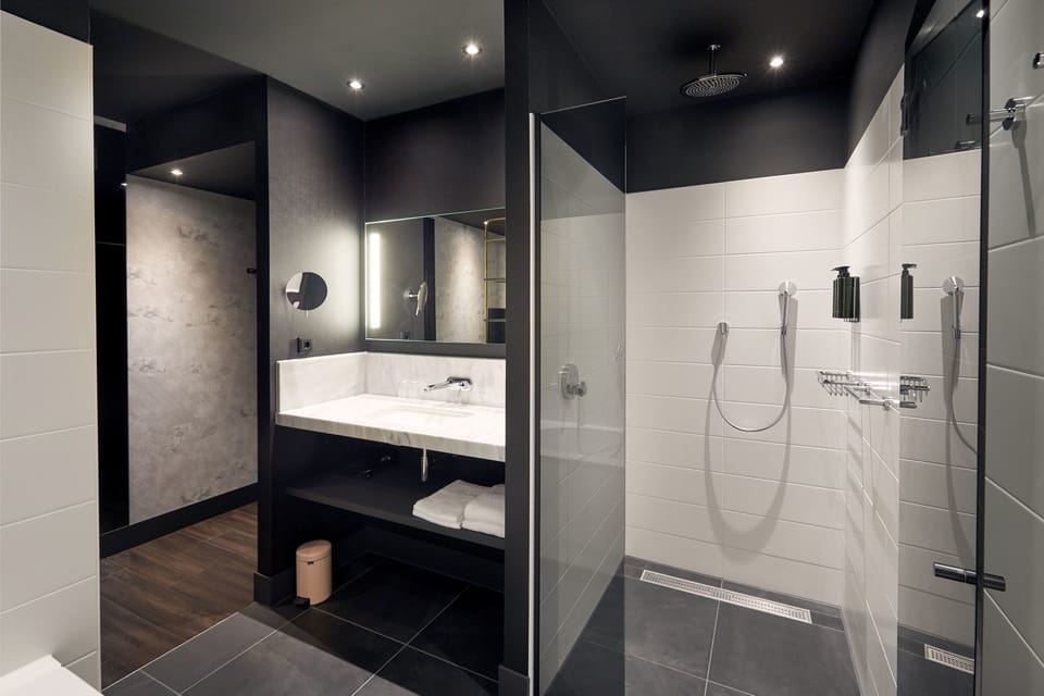 Superior Room | Bathroom | Free toiletries, hair dryer, towels, soap