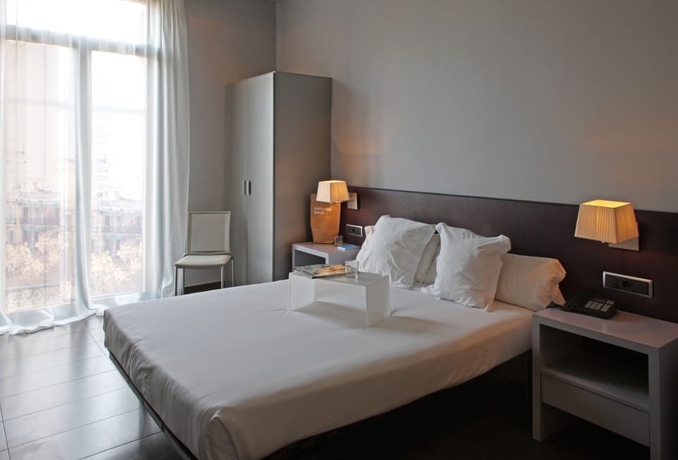 Blackout drapes, free WiFi, bed sheets