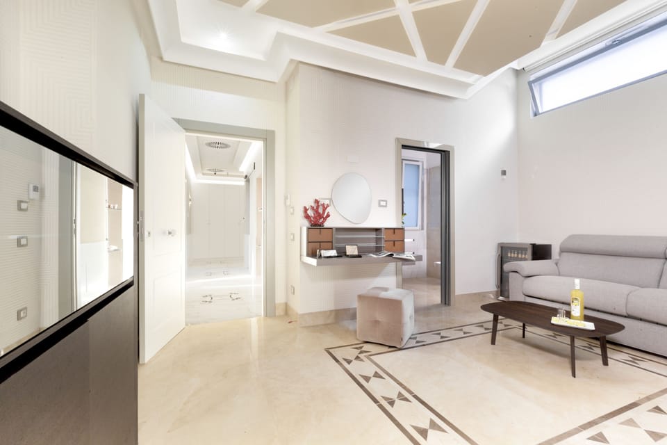 Classic Suite | Egyptian cotton sheets, premium bedding, down comforters, minibar