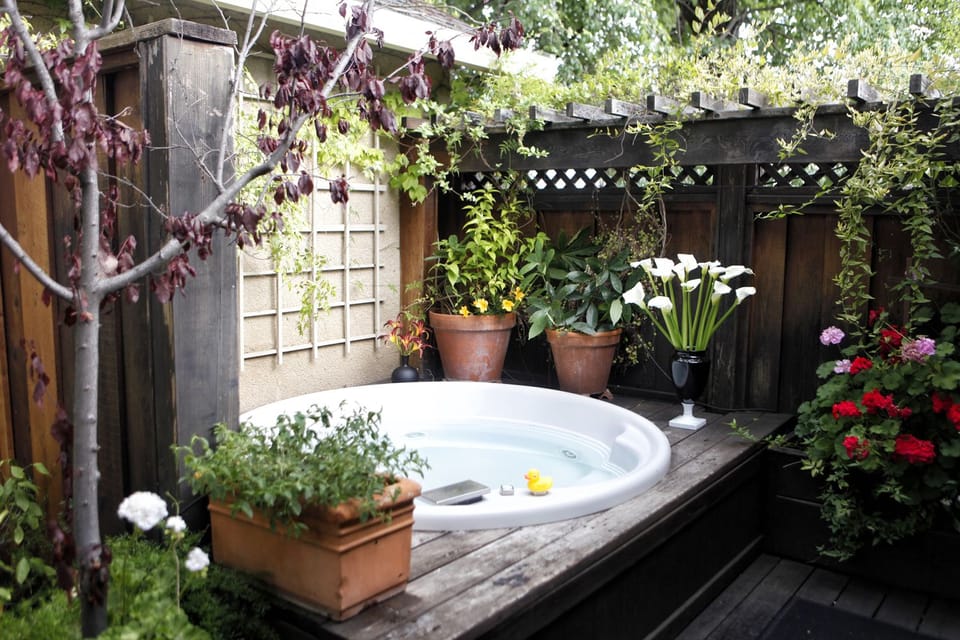 Outdoor spa tub