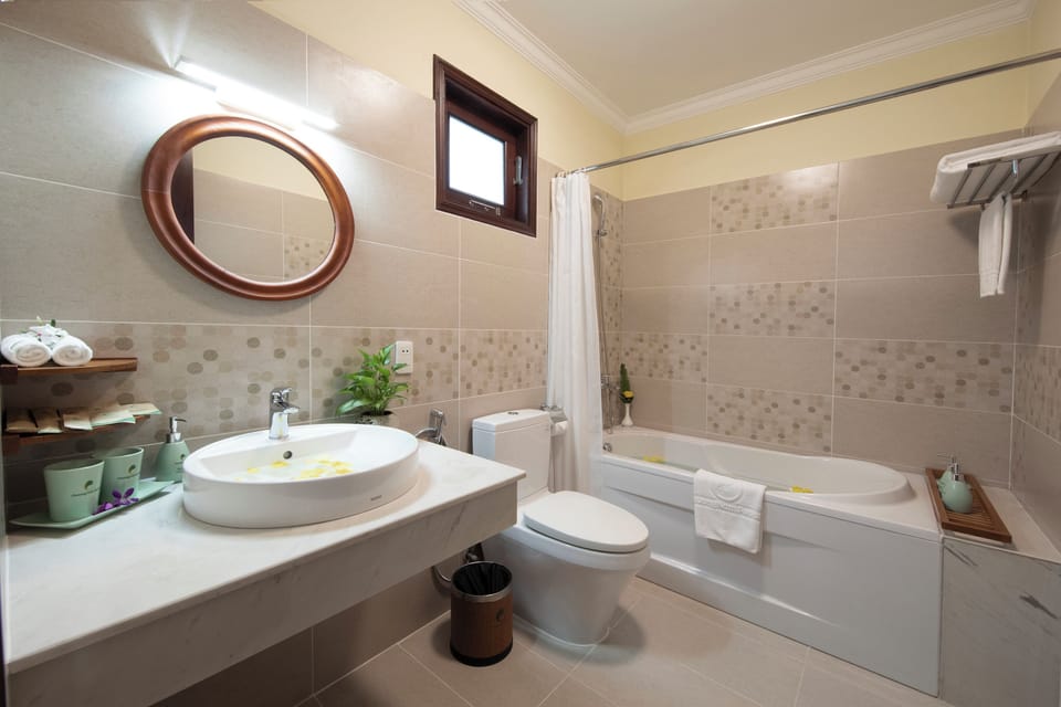 Shower, free toiletries, hair dryer, bathrobes